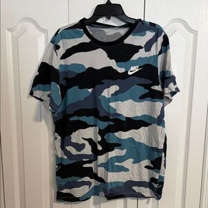 Nike Men's Camouflage T-Shirt - Blue, Black, and Gray
